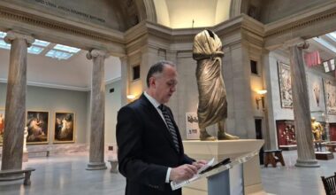 Ancient headless statue returns to Turkiye 65 years later