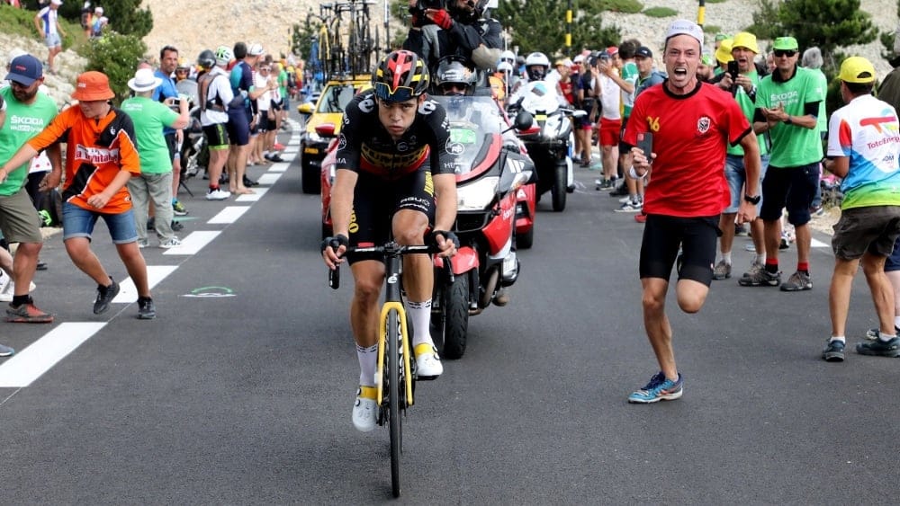 Le champion de Belgique 2021, Wout Van Aert, ouvre la route lors de la deuxième ascension du Ventoux en 2021. Il s'imposera à Malaucène.