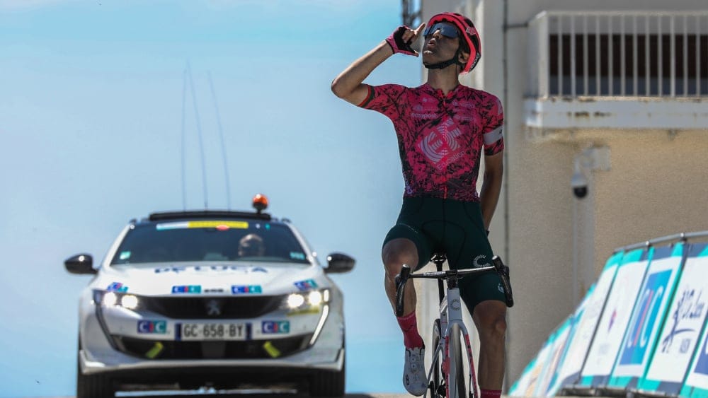 Le Portugais Ruben Guerreiro lauréat du Mont Ventoux Dénivelé Challenges en 2022. EF Education s'offre même un doublé avec Esteban Chaves, 2e.