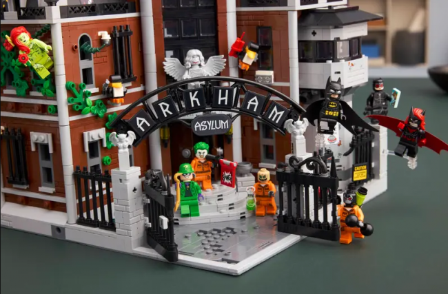 LEGO unveils an epic Arkham Asylum set