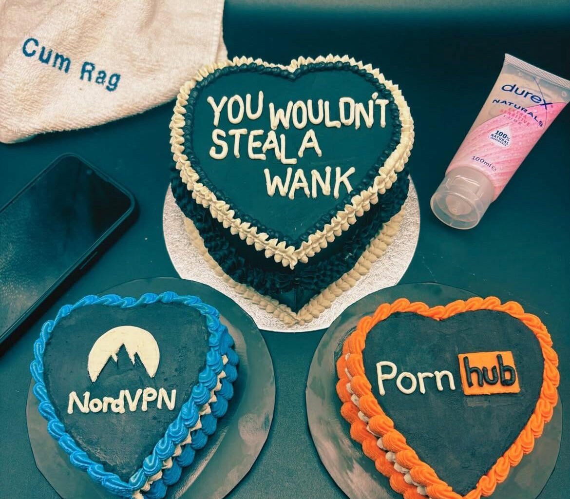 Thought you guys might appreciate the cakes we made to celebrate our Overlords latest offering 🙌