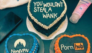 Thought you guys might appreciate the cakes we made to celebrate our Overlords latest offering 🙌