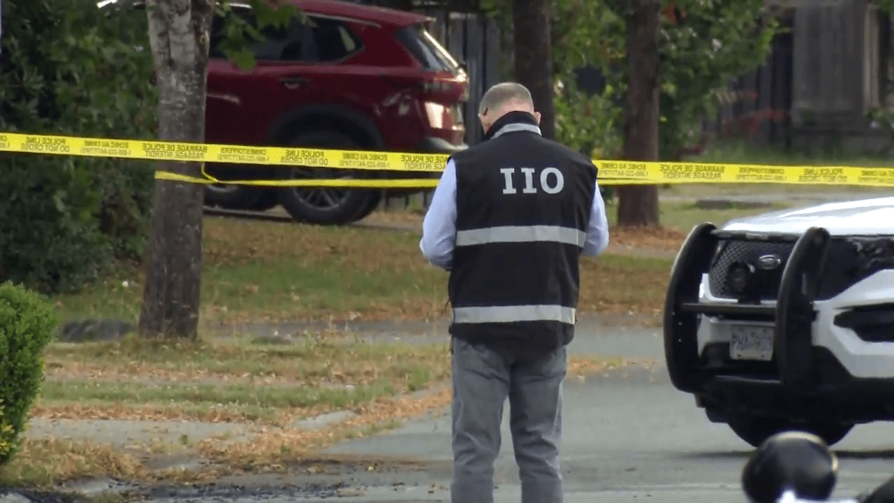 Click to play video: 'Three dead in Maple Ridge police incident'