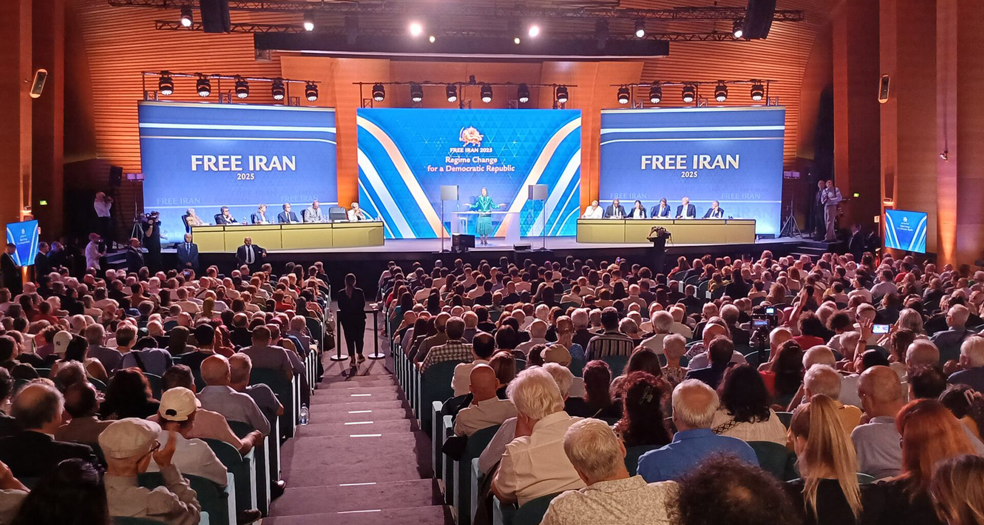 Iran: Change and a Democratic Republic with the Iranian People and Resistance