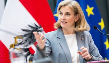 Trump reportedly offered to hand Crimea and eastern Ukraine to Putin, Austria claims