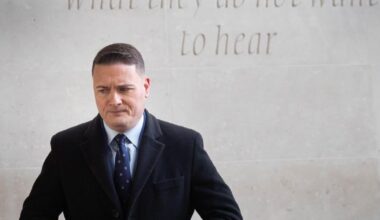 Streeting calls Swinney an ‘analogue politician in a digital age’ in NHS app row