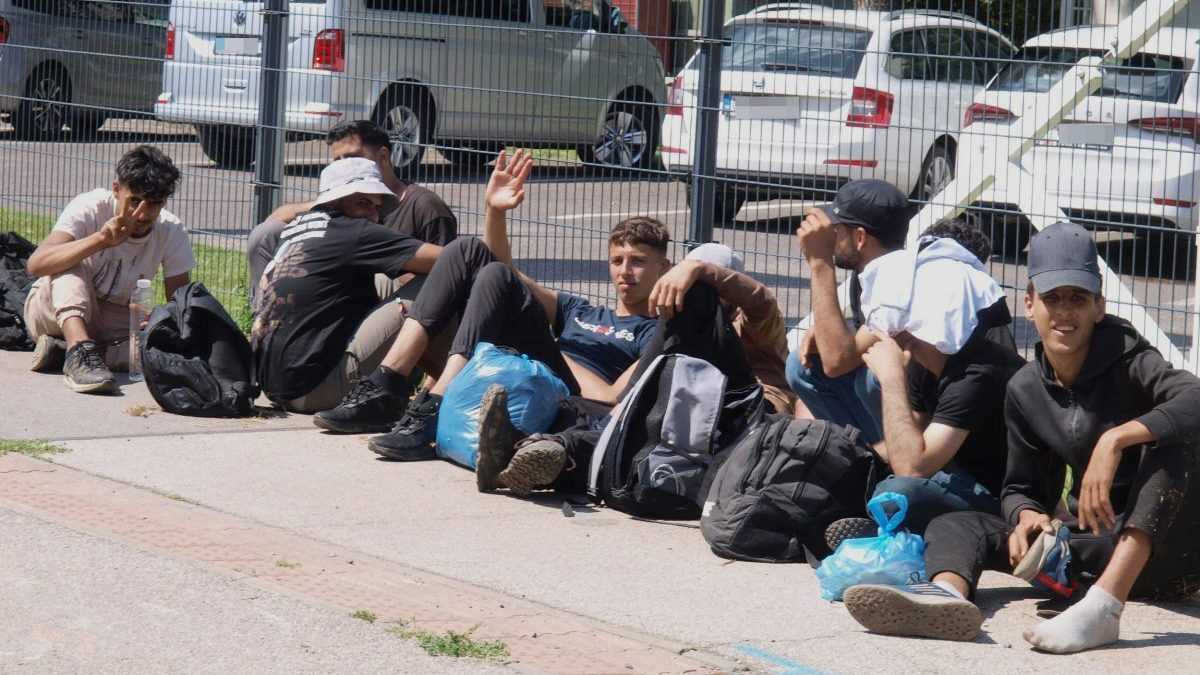 Británia a Francúzsko sa dohodli na pláne návratu migrantov
