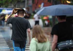 Heavy rain to drench Korea before heat returns next week
