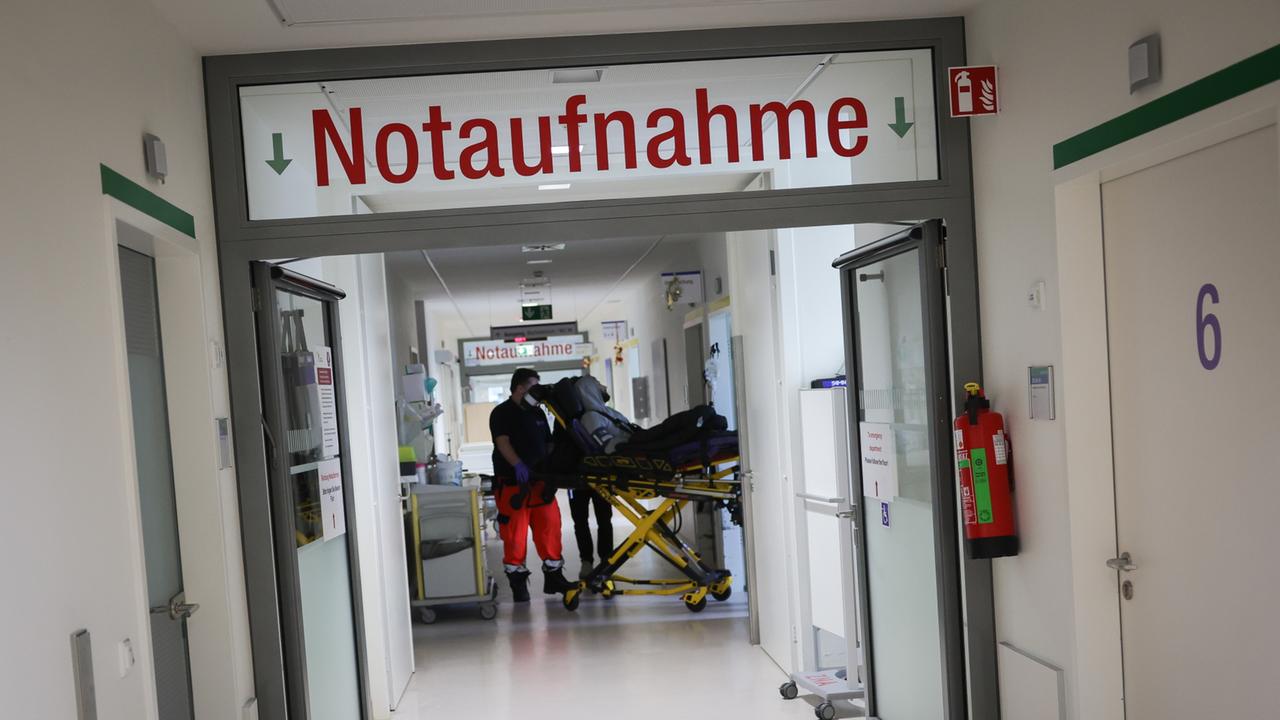 Härtere Strafen für Angriffe auf Personal in Kliniken gefordert