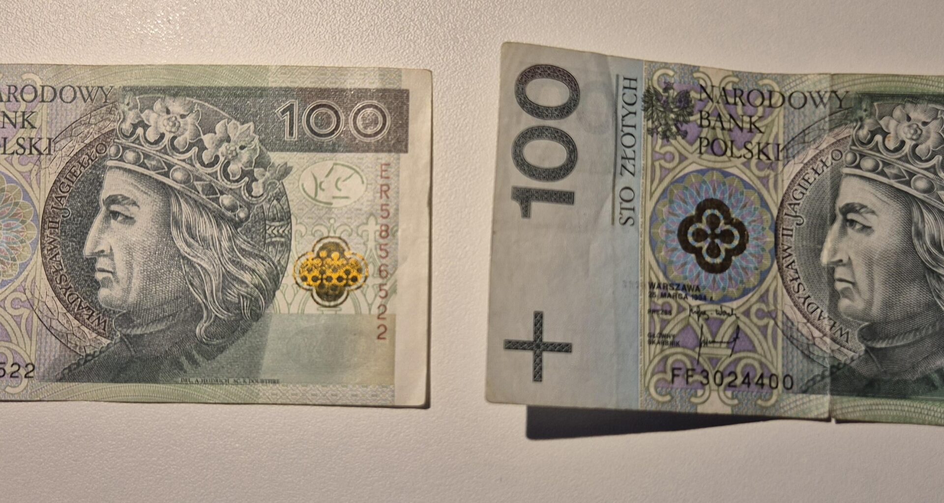 Different 100PLN banknotes?