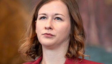 Islamische Glaubensgemeinschaft "irritiert" über Plakolms Kopftuch-Sager