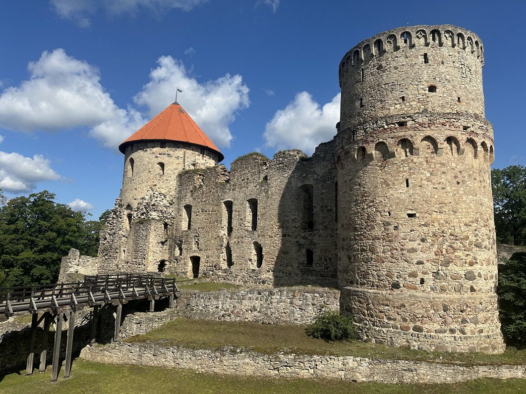 Cēsis Castle medieval craft days begin / Article