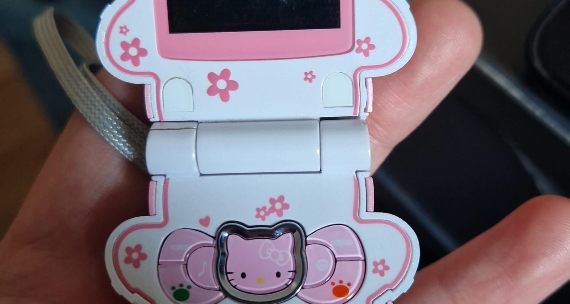 Kent iemand een winkel die hele oude telefoons repareert?