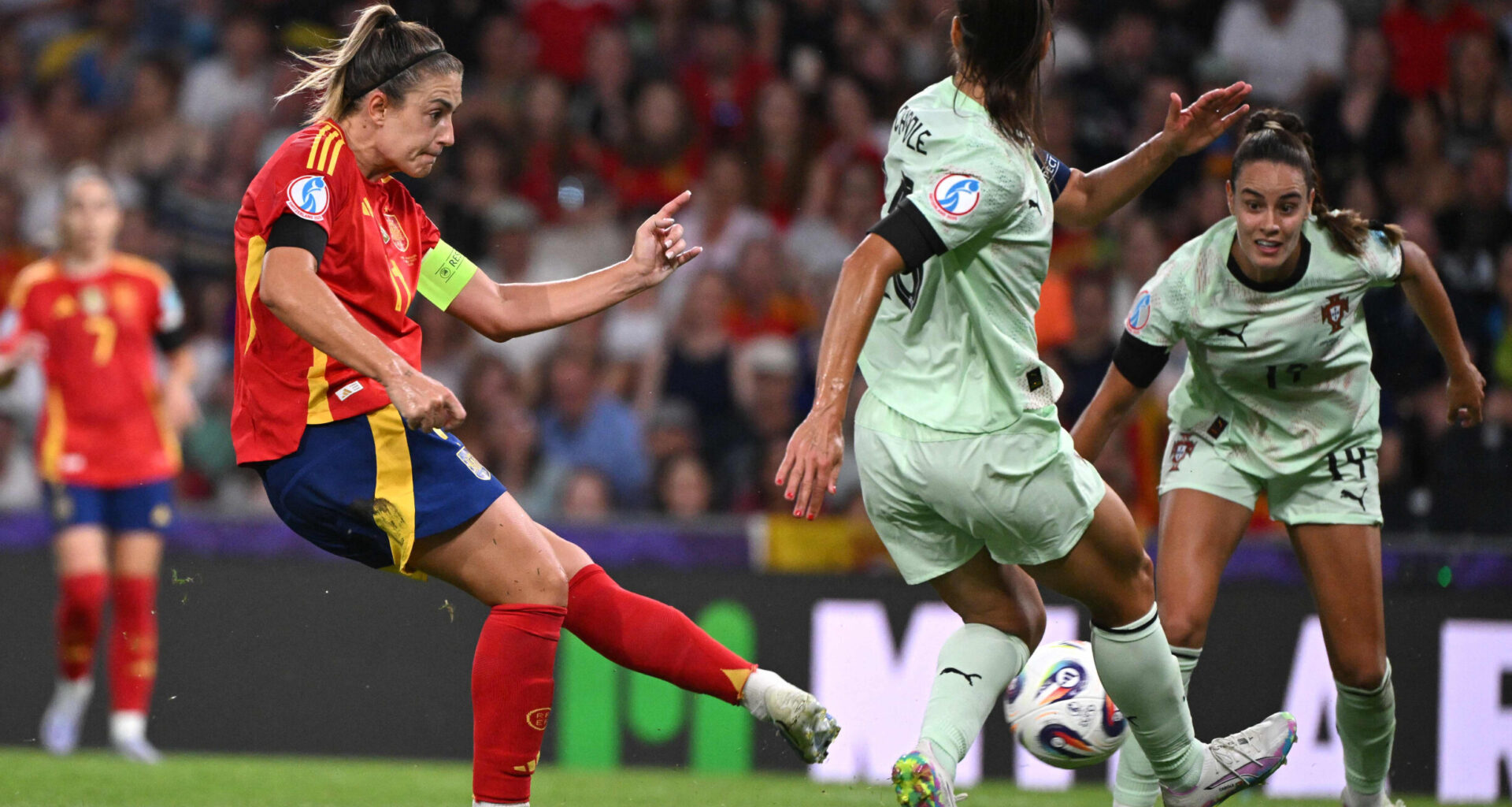 Espanha goleia Portugal no Europeu feminino