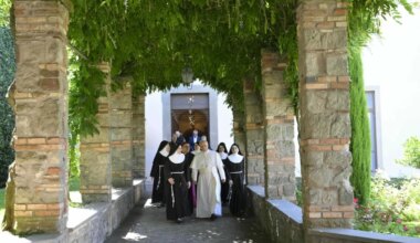 Pope Leo XIV pays visit to Poor Clares who pray for him every day – Catholic World Report