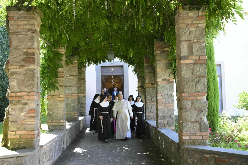 Pope Leo XIV pays visit to Poor Clares who pray for him every day – Catholic World Report