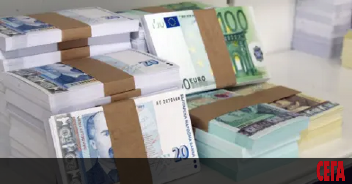 След призива на банките домакинствата се втурнаха да внасят левове
