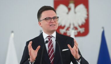 Predseda Sejmu vyhlásil, že čelil návrhom na pokus o prevrat