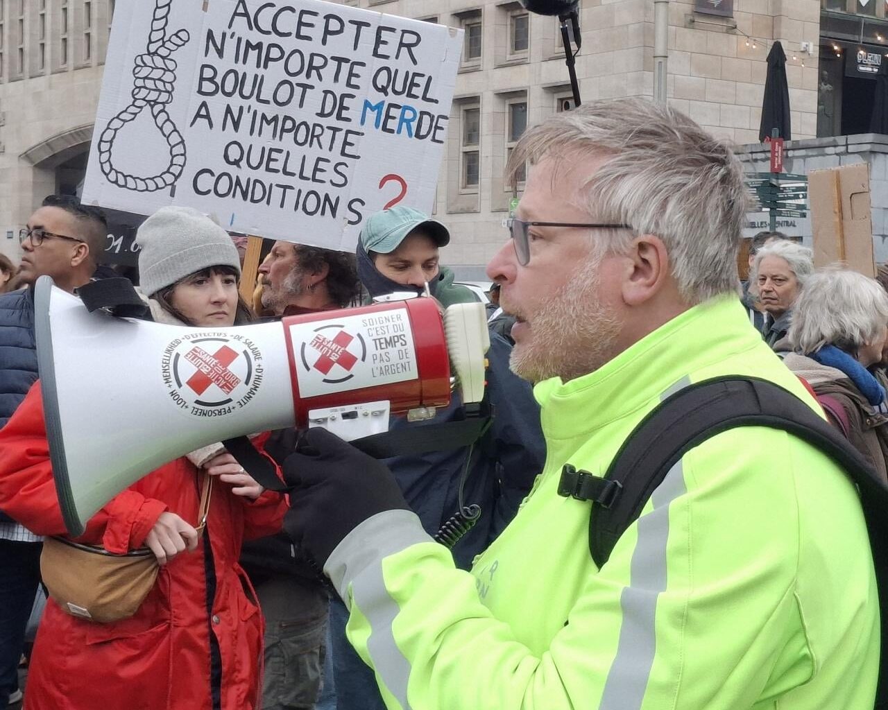 "De afbraak van de werkloosheidsverzekering is ook een aanval op ons loon" / « Démolir l’assurance chômage, c’est aussi attaquer les salaires »