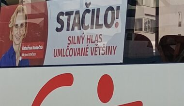 A cenu za nejvíce ironický plakát v historii téhle země získává...