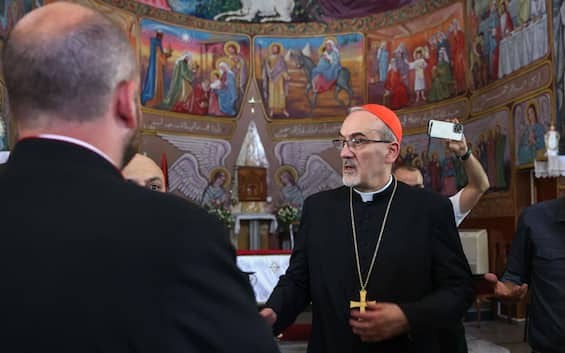 Gaza, cardinale Pizzaballa visita la Sacra famiglia dopo l'attacco