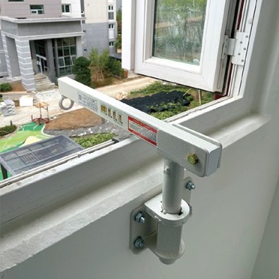 Folding supports can add an additional challenge for users trying to figure out how to deploy them in an emergency. Credit: KFire
