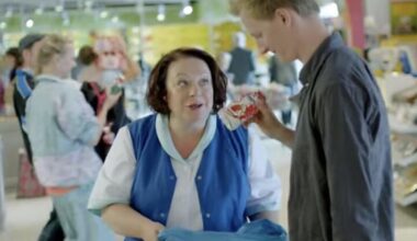 was macht die alte mit dem ganzen geld?