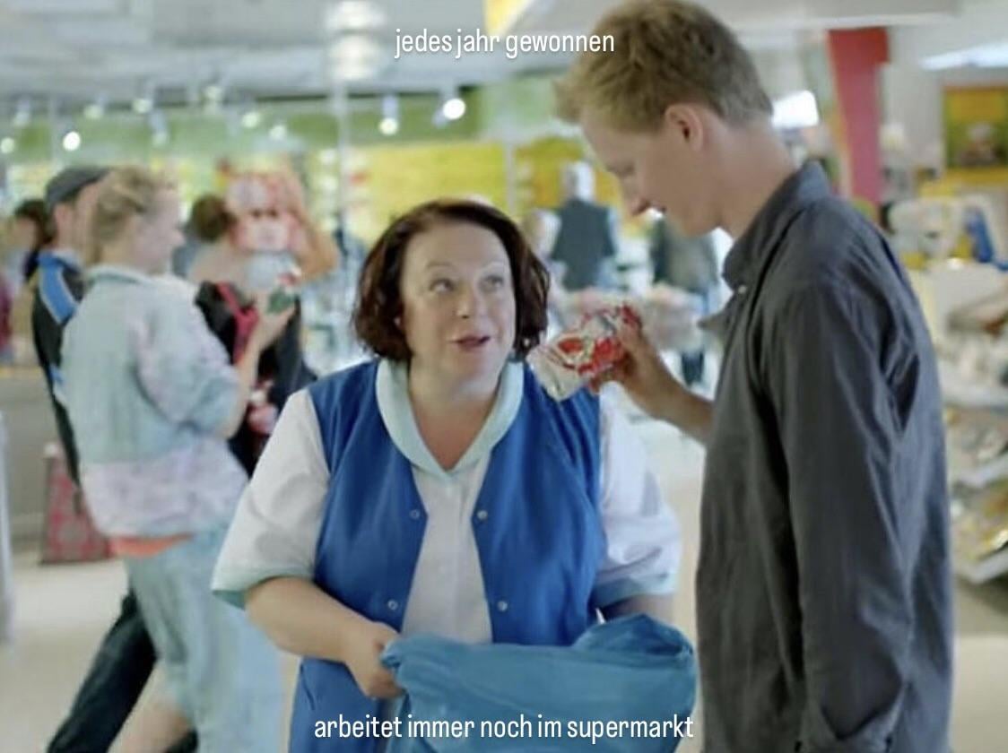 was macht die alte mit dem ganzen geld?