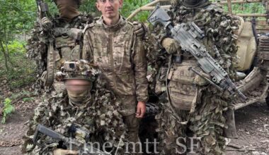 Ukrainian SOF fighters after a raid behind enemy lines with a captured Russian soldier.