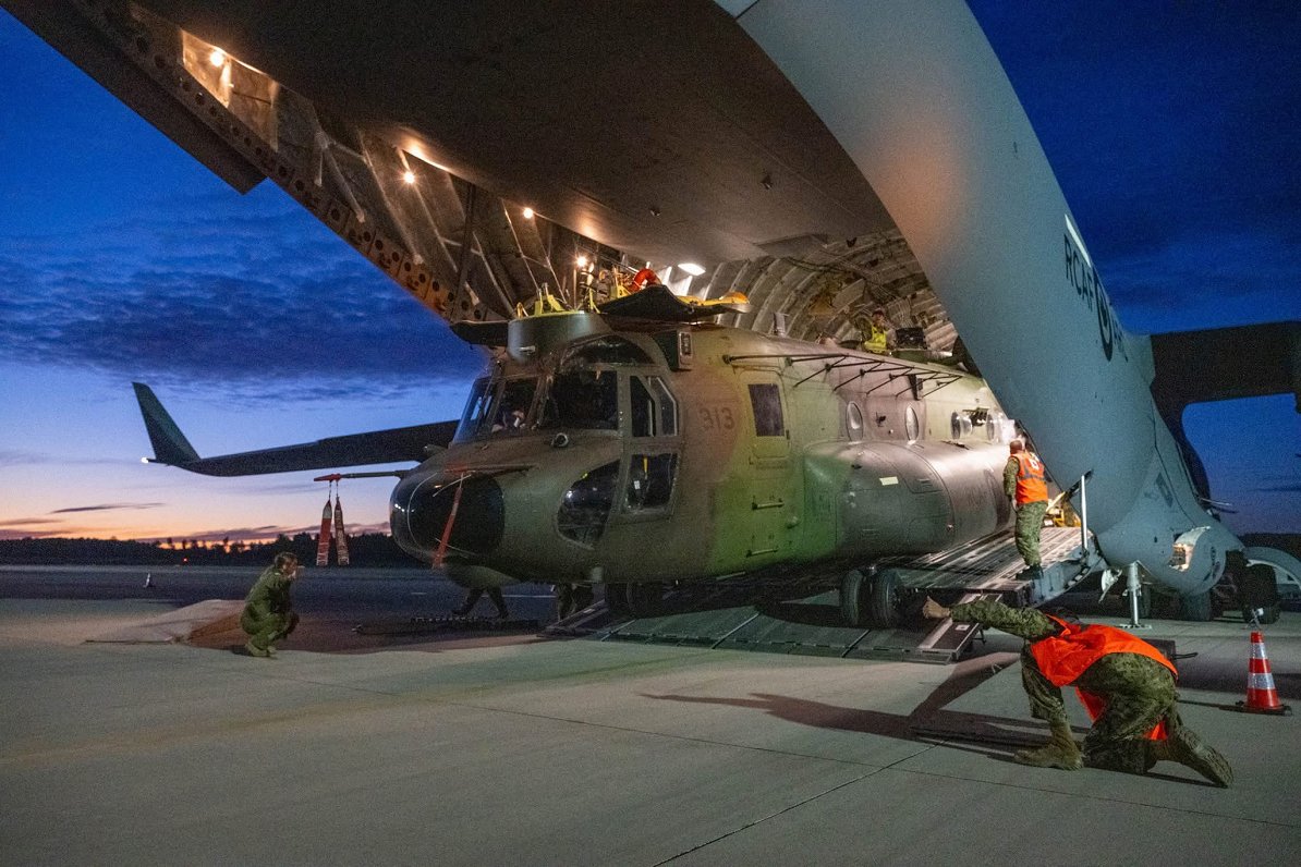 Canadian Chinook choppers arrive in Latvia / Article