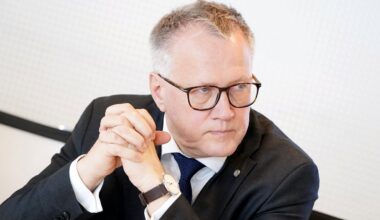 Latvia's largest state companies will not go on exchange anytime soon / Article