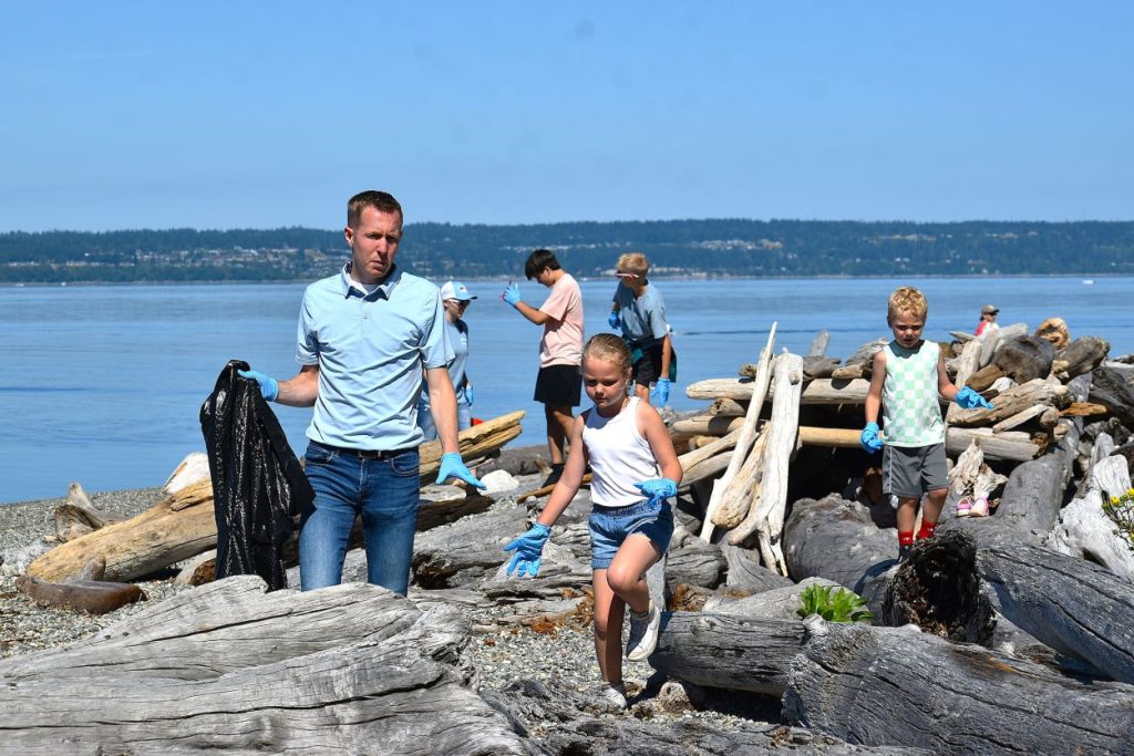 Youth beach cleanup