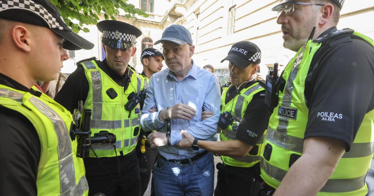 Herald Man arrested under Terrorism Act in Glasgow after displaying Palestine sign