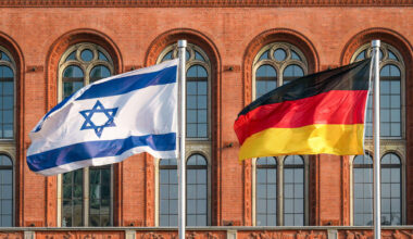 Berliner Bürgermeister: Kai Wegner unterstellt Linken wegen Streit um Israel-Flagge an Rathaus Antisemitismus