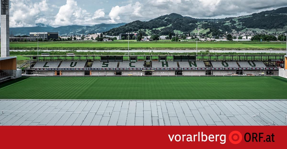 Verabredete Massenschlägerei von Fußball-Fans