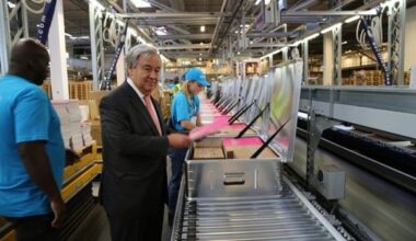 Secretary-General António Guterres (centre) visited a United Nations Children’s Fund (UNICEF) warehouse in Copenhagen, the world’s largest humanitarian warehouse today