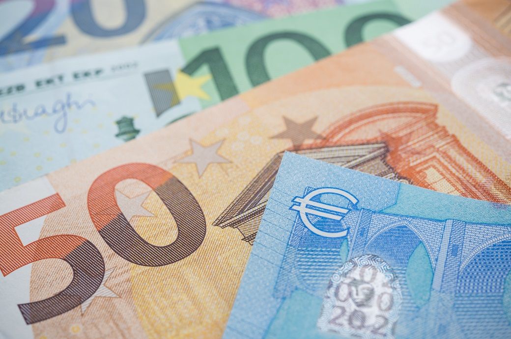 Euro area gains ground externally, IMF cautions on...