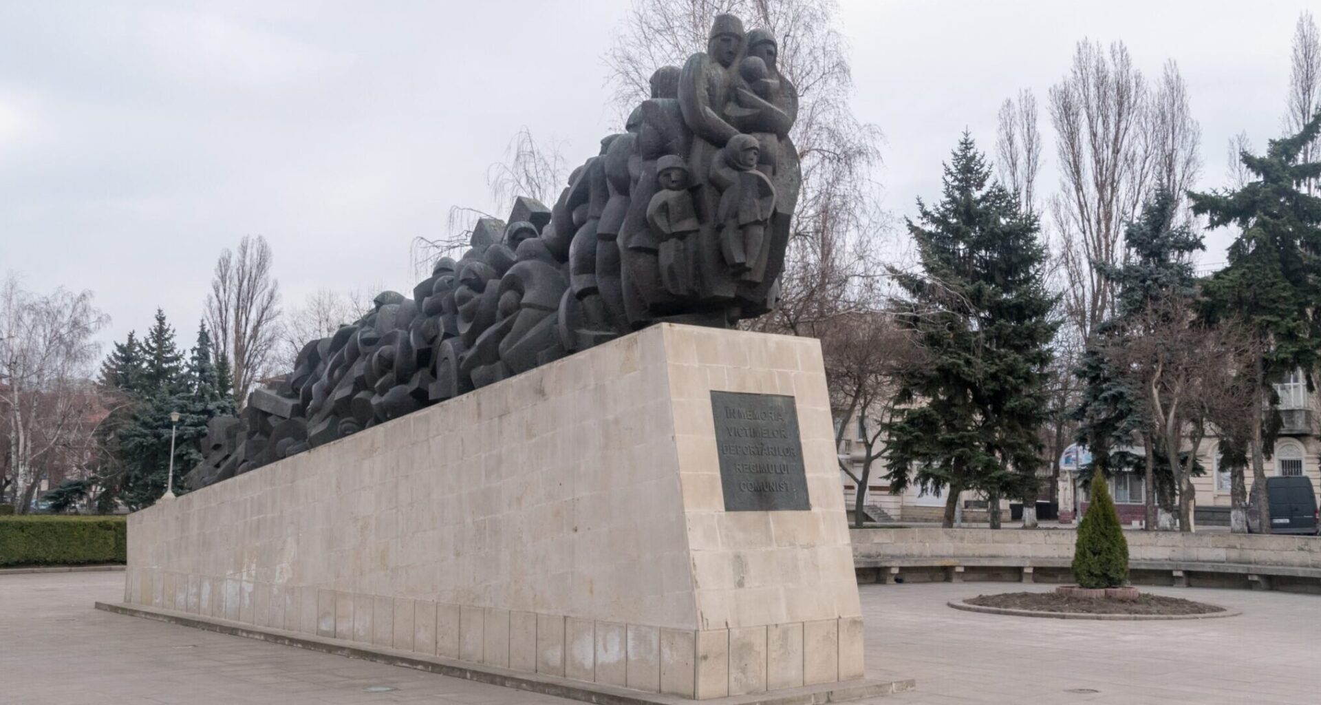 Ukrainians in Moldova outraged by pro-Russian performers at Chișinău’s memorial site