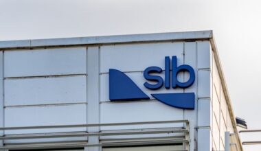 SLB Projects Revenue Bump in 2H25 Despite Oil Price Headwinds