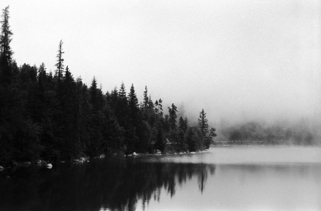 Štrbské Pleso v oblakoch - ČB film