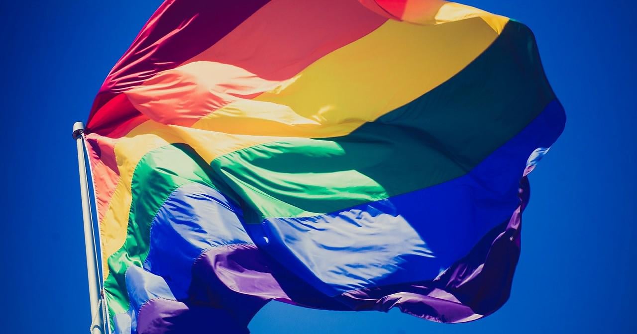 Zirkus hisst Regenbogenfahne aus Protest gegen Merz