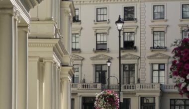 These Georgian and Victorian buildings in the Bayswater area have been preserved to this day.