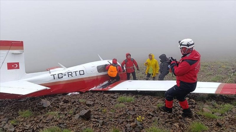 Pilot dies after plane crashes in Türkiye  – PHOTO/VIDEO