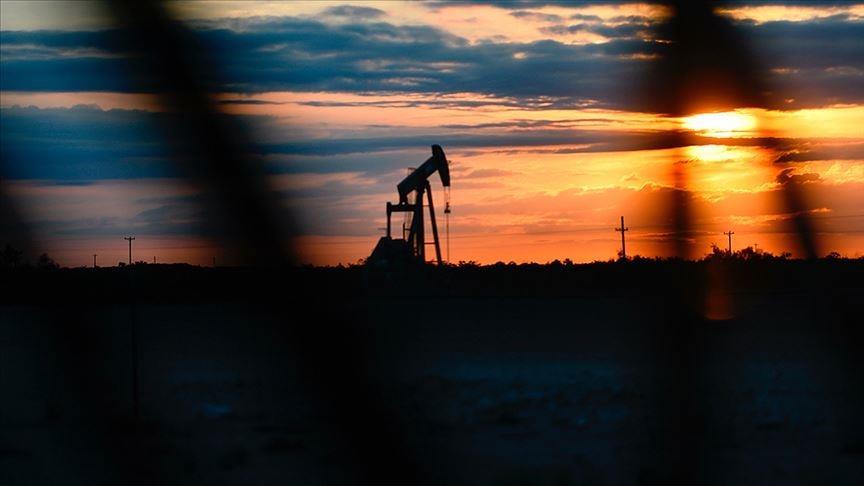 Oil prices edge lower on surprise US stock build
