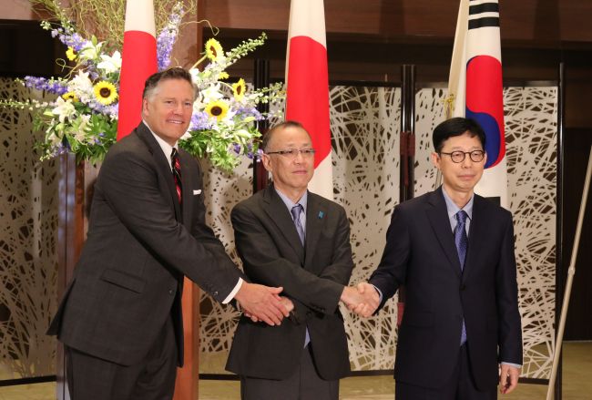 U.S. Deputy Secretary of State Christopher Landau, Japanese Vice Foreign Minister Takehiro Funakoshi and South Korean Vice Foreign Minister Park Yoon-joo (from L to R) pose for a photo ahead of their trilateral talks in Tokyo on July 18, 2025. (Image courtesy of Yonhap)