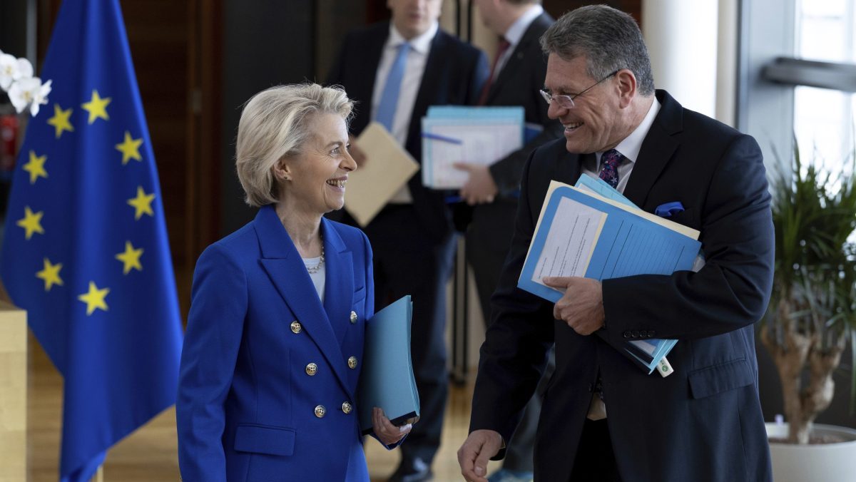 EÚ nateraz neprijme protiopatrenia v reakcii na Trumpove clá