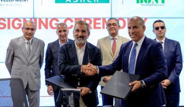 Bony Socks Chairman Hasan Gulkaya (left) and Elsewedy Industrial Development CEO Mohamed AlKammah (right) shake hands during the signing ceremony in Cairo, Egypt, July 10, 2025. (AA Photo)