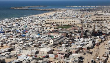 Tents and shelters for Palestinians displaced by conflict erected at a make-shift camp along the beach near the seaport in the west of Gaza City on July 19, 2025. (AFP Photo)