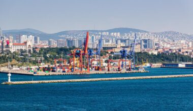 Aerial view of container operations at Izmir Port, a key logistics hub in western Türkiye. (AA Photo)