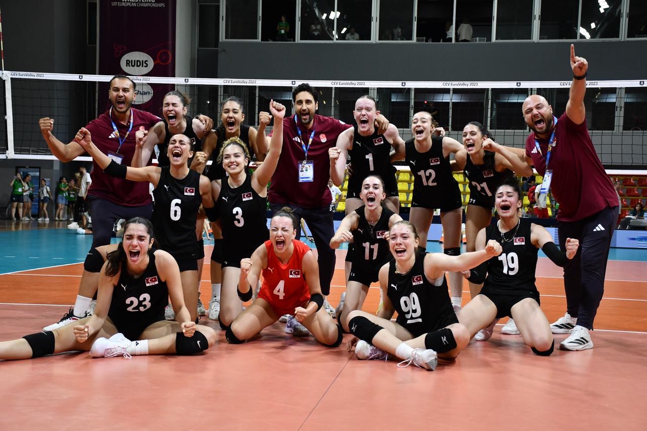 Türkiye’s U18 Women’s Volleyball National Team celebrates after defeating Italy in the final of the 18th European Youth Olympic Summer Festival (EYOF 2025) held in Skopje, North Macedonia, July 26, 2025. (AA Photo)
